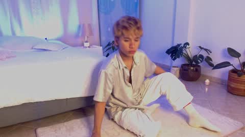 Snapshot of tommyfoxboy chatting on December 30, 1:14 pm Tommy Foxboy online show from December 30, 1:14 pm