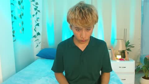 Snapshot of tommyfoxboy chatting on January 5, 4:48 pm Tommy Foxboy online show from January 5, 4:48 pm