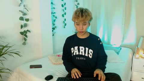 Snapshot of tommyfoxboy chatting on January 9, 12:41 pm Tommy Foxboy online show from January 9, 12:41 pm