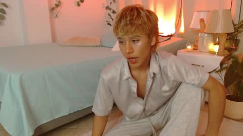 Snapshot of tommyfoxboy chatting on January 10, 3:37 pm Tommy Foxboy online show from January 10, 3:37 pm