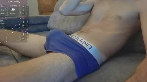 Snapshot of tommyshe1by chatting on April 6, 9:10 am tommyshe1by online show from April 6, 9:10 am