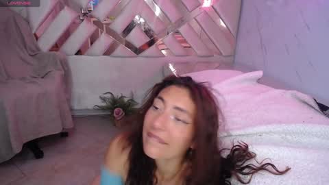 Snapshot of tomoe_b chatting on December 20, 9:32 am leyla online show from December 20, 9:32 am