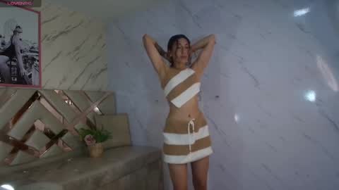 Snapshot of tomoe_b chatting on February 12, 3:40 am leyla online show from February 12, 3:40 am