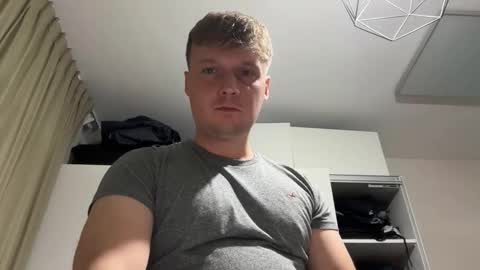 tomsky2703 online show from May 7, 8:03 pm