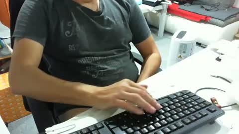 Tom online show from October 5, 7:56 pm