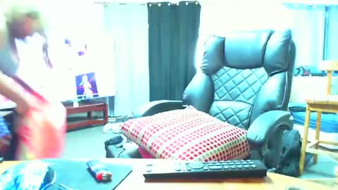 Snapshot of tomtom69000 chatting on December 24, 9:11 pm tomtom69000 online show from December 24, 9:11 pm