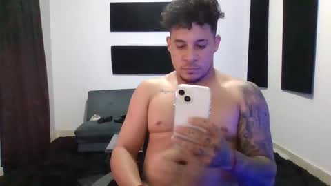 Snapshot of tony19c chatting on December 22, 3:33 am toni online show from December 22, 3:33 am