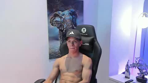 tony_petrov online show from September 29, 1:22 am