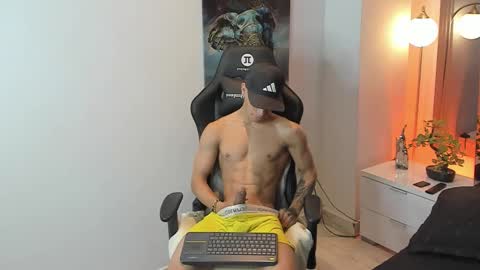 tony_petrov online show from October 7, 10:56 am