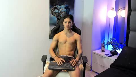 tony_petrov online show from October 11, 8:46 am