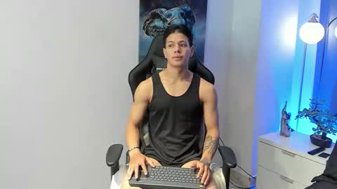 tony_petrov online show from October 28, 6:39 am