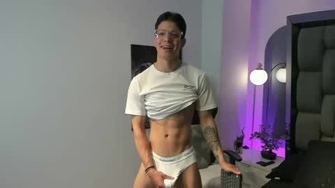 tony_petrov online show from November 12, 1:33 pm