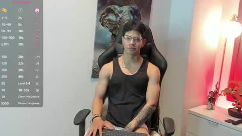 tony_petrov online show from December 18, 4:51 am