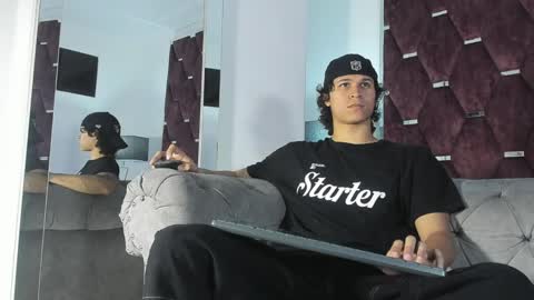 Snapshot of tonybenedetti chatting on April 5, 9:01 pm Tony Benedetti online show from April 5, 9:01 pm