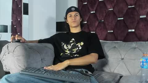 Snapshot of tonybenedetti chatting on April 6, 9:05 pm Tony Benedetti online show from April 6, 9:05 pm