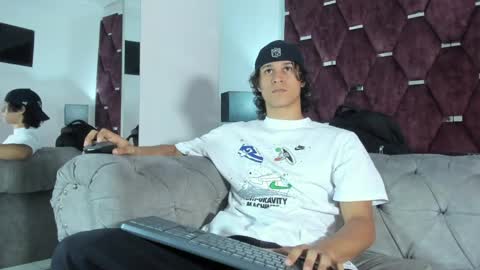 Snapshot of tonybenedetti chatting on April 10, 10:03 pm Tony Benedetti online show from April 10, 10:03 pm
