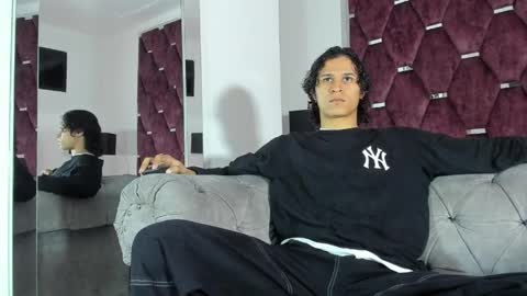 Snapshot of tonybenedetti chatting on April 13, 8:47 pm Tony Benedetti online show from April 13, 8:47 pm