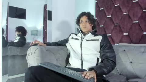 Snapshot of tonybenedetti chatting on April 26, 9:34 pm Tony Benedetti online show from April 26, 9:34 pm