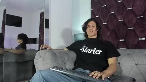 Snapshot of tonybenedetti chatting on April 28, 8:14 pm Tony Benedetti online show from April 28, 8:14 pm