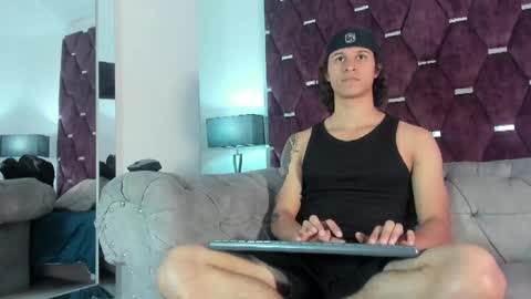 Snapshot of tonybenedetti chatting on May 4, 8:49 pm Tony Benedetti online show from May 4, 8:49 pm