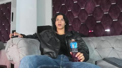 Snapshot of tonybenedetti chatting on May 10, 7:52 pm Tony Benedetti online show from May 10, 7:52 pm
