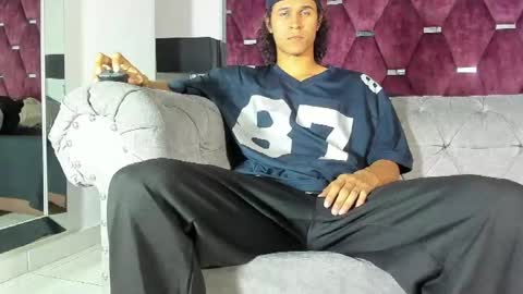 Snapshot of tonybenedetti chatting on May 18, 7:31 pm Tony Benedetti online show from May 18, 7:31 pm