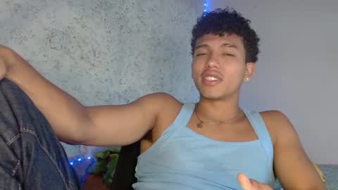 Snapshot of tonydesire_ chatting on April 18, 8:53 pm tonydesire_ online show from April 18, 8:53 pm