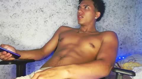 Snapshot of tonydesire_ chatting on May 6, 9:20 pm tonydesire_ online show from May 6, 9:20 pm