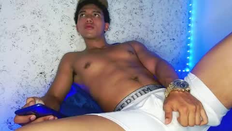 Snapshot of tonydesire_ chatting on May 20, 7:53 pm tonydesire_ online show from May 20, 7:53 pm