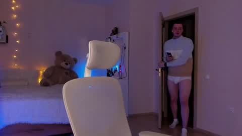 toohornyserj online show from December 11, 2:09 am