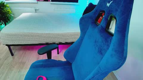 Snapshot of topcranberry chatting on October 15, 7:41 am topcranberry online show from October 15, 7:41 am