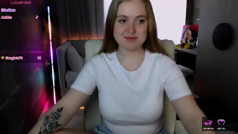 tori_blond online show from May 10, 5:12 am