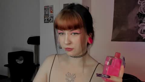 Snapshot of toriayun0 chatting on December 4, 11:13 pm your personal gothic girl check it    online show from December 4, 11:13 pm