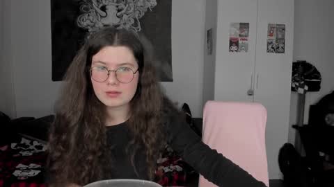 Snapshot of toriayun0 chatting on January 8, 9:12 pm your personal gothic girl check it    online show from January 8, 9:12 pm
