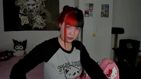 Snapshot of toriayun0 chatting on February 22, 8:42 pm your personal gothic girl check it    online show from February 22, 8:42 pm