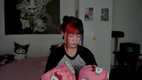 Snapshot of toriayun0 chatting on February 22, 11:46 pm your personal gothic girl check it    online show from February 22, 11:46 pm
