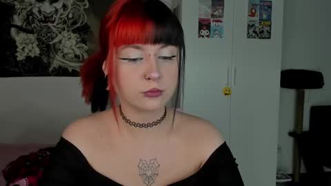 Snapshot of toriayun0 chatting on February 24, 9:09 pm your personal gothic girl check it    online show from February 24, 9:09 pm