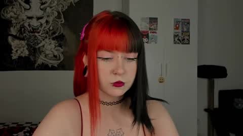 Snapshot of toriayun0 chatting on February 28, 9:33 pm your personal gothic girl check it    online show from February 28, 9:33 pm
