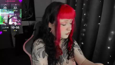Snapshot of toriayun0 chatting on July 24, 9:35 pm your personal gothic girl check it online show from July 24, 9:35 pm