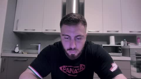 Snapshot of toro_arrapato chatting on December 17, 6:02 am toro_arrapato online show from December 17, 6:02 am