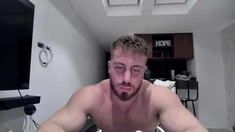 Snapshot of toro_arrapato chatting on February 19, 5:05 am toro_arrapato online show from February 19, 5:05 am