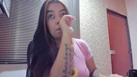 Snapshot of torres_karla chatting on November 8, 9:20 am karla online show from November 8, 9:20 am