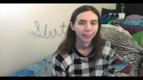 Snapshot of totalfuckingadorable chatting on December 5, 4:43 am Luna online show from December 5, 4:43 am