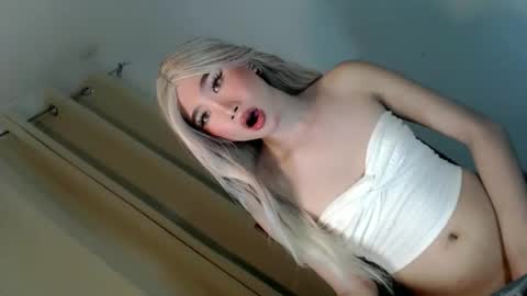 Snapshot of touch_my_body1 chatting on March 22, 6:28 am iloveyou AZ online show from March 22, 6:28 am