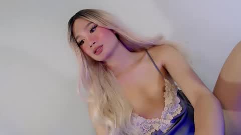 Snapshot of touch_my_body1 chatting on May 21, 5:03 am iloveyou AZ online show from May 21, 5:03 am