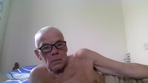 Snapshot of touche5656607203 chatting on February 24, 9:43 am touche5656607203 online show from February 24, 9:43 am