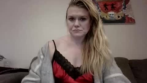 Snapshot of tough_as_scars chatting on November 23, 12:43 am tough_as_scars online show from November 23, 12:43 am