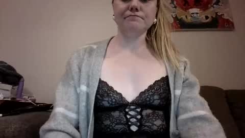 Snapshot of tough_as_scars chatting on December 2, 12:49 am tough_as_scars online show from December 2, 12:49 am