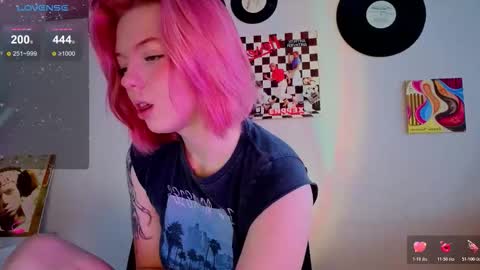 Snapshot of tox1ccherry chatting on March 4, 5:02 am Melina online show from March 4, 5:02 am