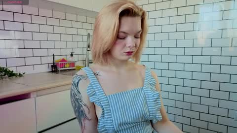 Snapshot of tox1ccherry chatting on April 2, 5:38 am Melina online show from April 2, 5:38 am